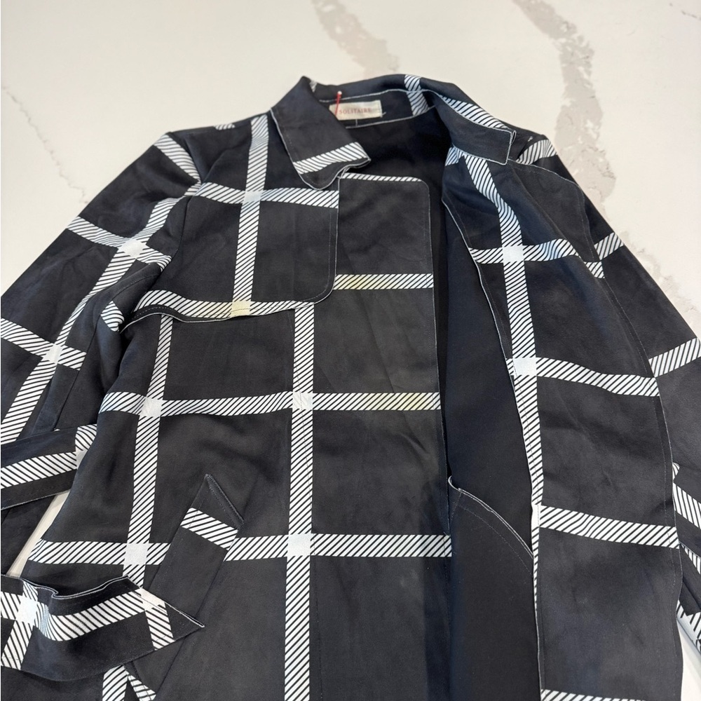 Solitaire Black and White Striped Detail Garment - Picture 5 of 8